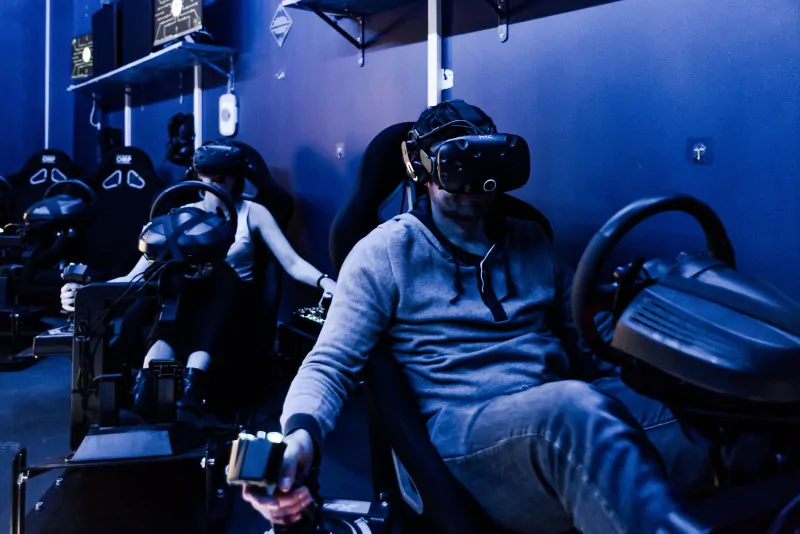 Quelles expériences de réalité virtuelle sont proposées chez MindOut