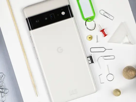 Comment ouvrir le tiroir SIM avec une boucle d’oreille ou une aiguille
